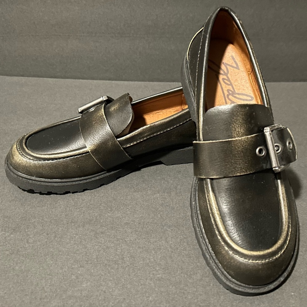 NWOT - Zodiac Dark Brown Slip-On Loafers with Classic Style